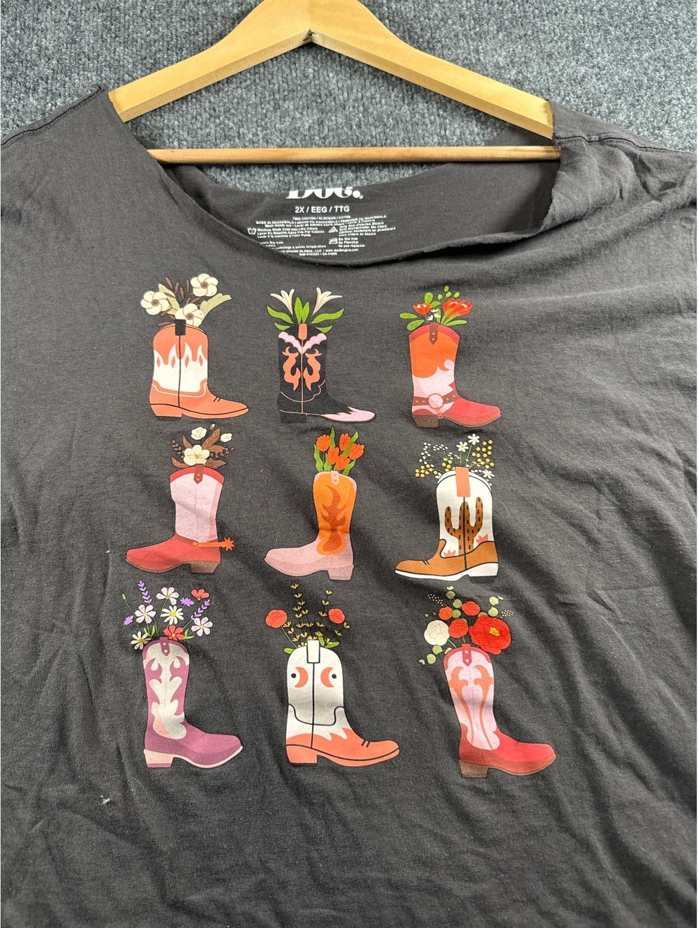 Women’s Cowboy Boots Floral Graphic T-Shirt Black 2X Cut Neck Western